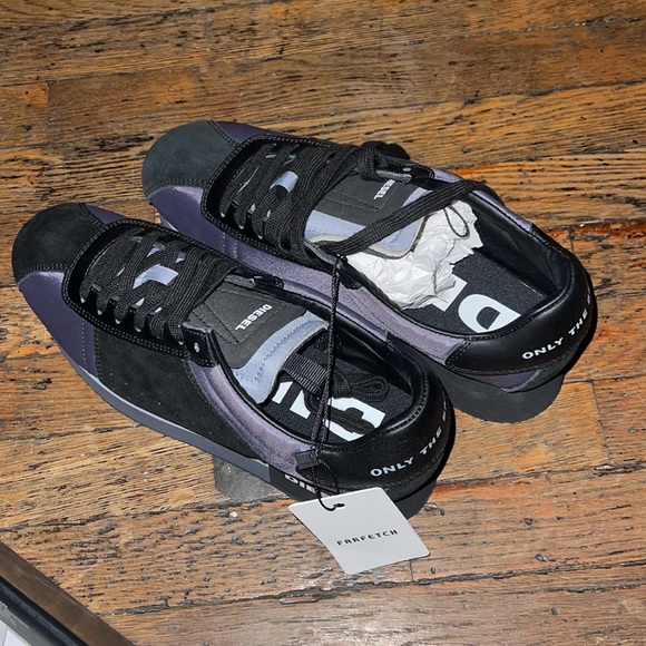 Hello I have a brand new pair sneakers for sale. - Picture 3 of 5